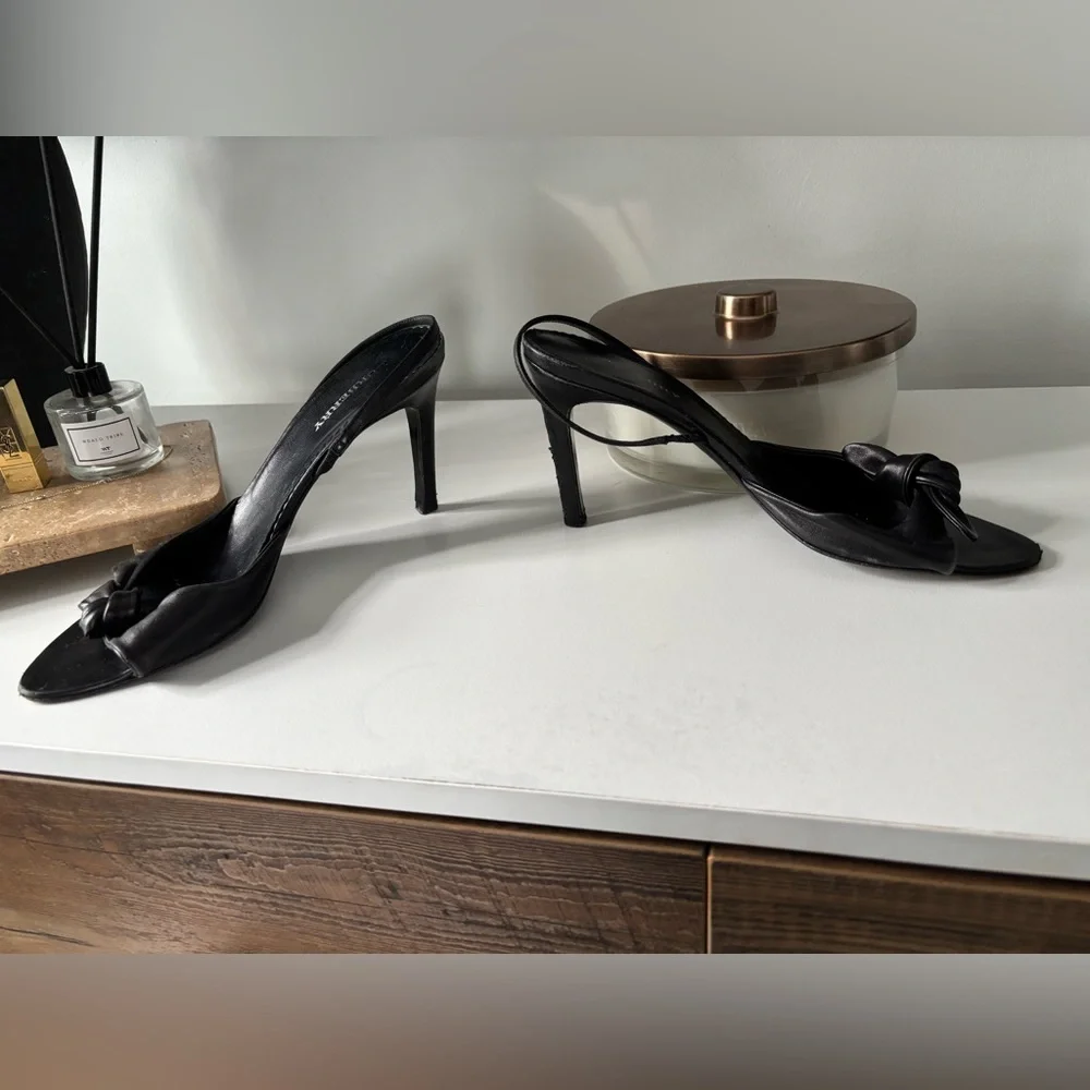 Burberry Black Knotted Heels - Picture 3 of 7